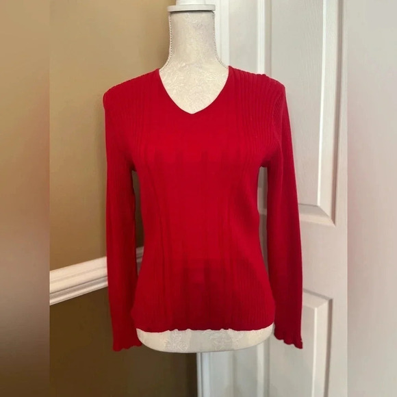 Studio by Liz Claiborne pullover red long sleeve top. Size M - Picture 9 of 12